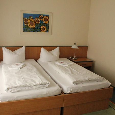 Hotel Traube Оффенбург Экстерьер фото