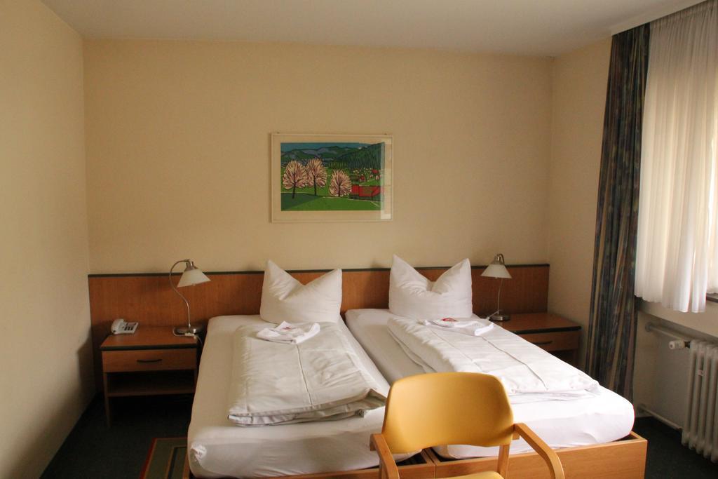 Hotel Traube Оффенбург Экстерьер фото