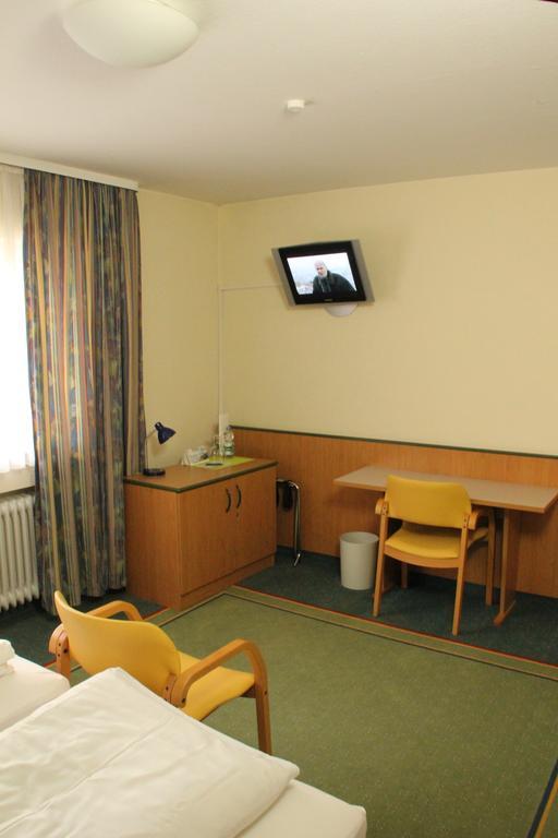 Hotel Traube Оффенбург Экстерьер фото