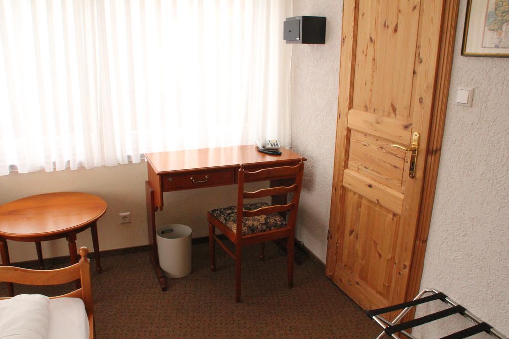 Hotel Traube Оффенбург Экстерьер фото