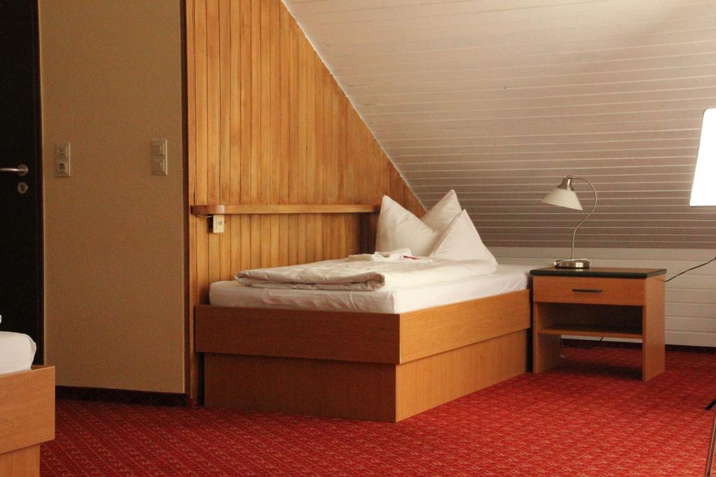 Hotel Traube Оффенбург Экстерьер фото