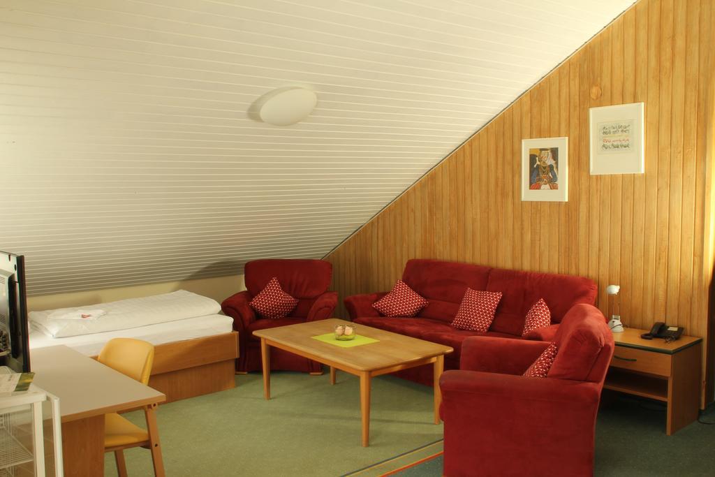 Hotel Traube Оффенбург Экстерьер фото