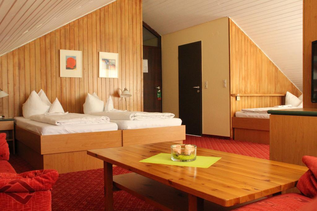 Hotel Traube Оффенбург Экстерьер фото