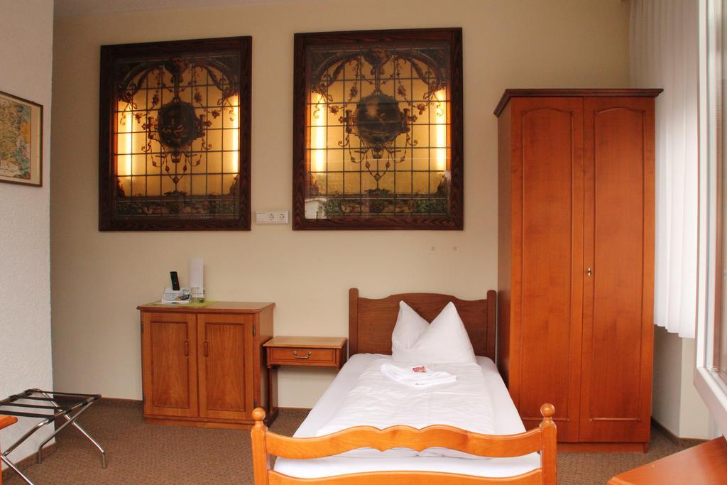 Hotel Traube Оффенбург Экстерьер фото